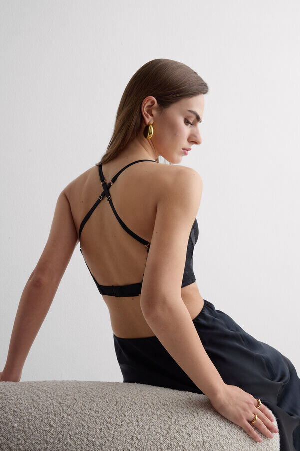 Arta lenjeriei intime Monica Bustier Arta lenjeriei intime Monica Bustier