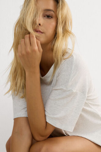 Bluză elegantă și confortabilă din modal cu mâneci scurte