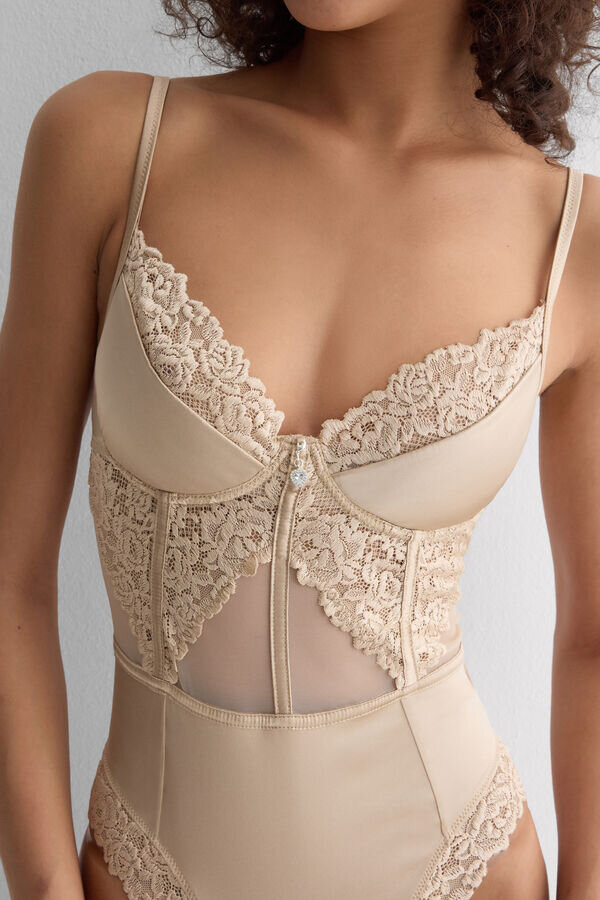 Body Demilune cu flori mătăsoase Body Demilune cu flori mătăsoase