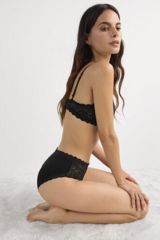 Chiloți din bumbac cu dantelă