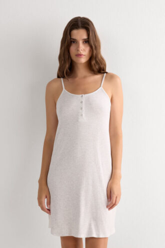 Cămașă de noapte chic și confortabilă, cu bretele subțiri