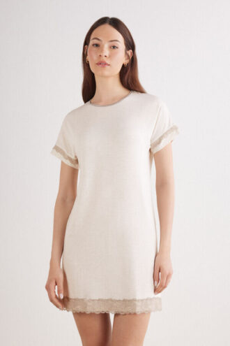 Cămașă de noapte cu mâneci scurte și bordură din dantelă