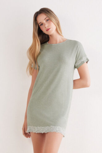 Cămașă de noapte cu mâneci scurte și bordură din dantelă