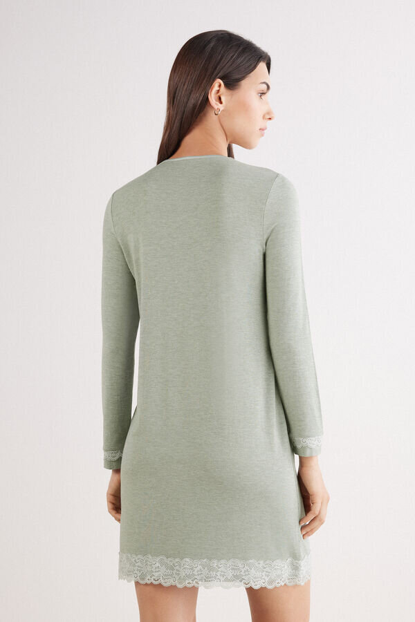 Cămașă de noapte cu nasturi în față și detalii din dantelă Cămașă de noapte cu nasturi în față și detalii din dantelă