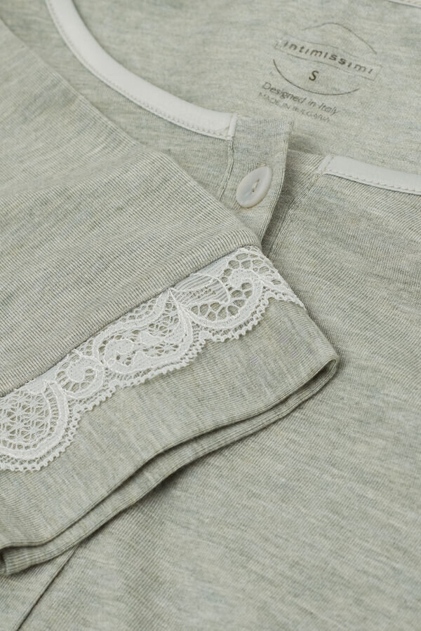 Cămașă de noapte cu nasturi în față și detalii din dantelă Cămașă de noapte cu nasturi în față și detalii din dantelă