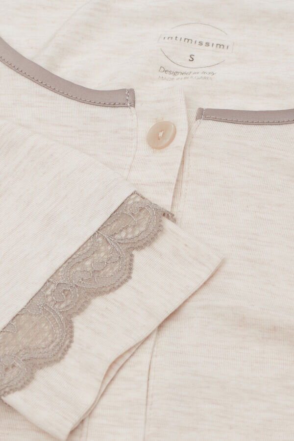 Cămașă de noapte cu nasturi în față și detalii din dantelă Cămașă de noapte cu nasturi în față și detalii din dantelă