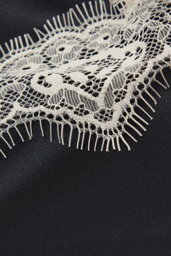 Cămașă de noapte din mătase cu bordură din dantelă contrastantă Cămașă de noapte din mătase cu bordură din dantelă contrastantă