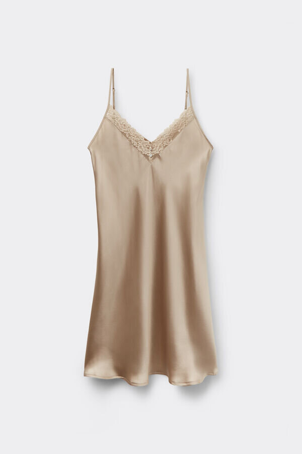 Cămașă de noapte din mătase și dantelă cu flori mătăsoase Cămașă de noapte din mătase și dantelă cu flori mătăsoase