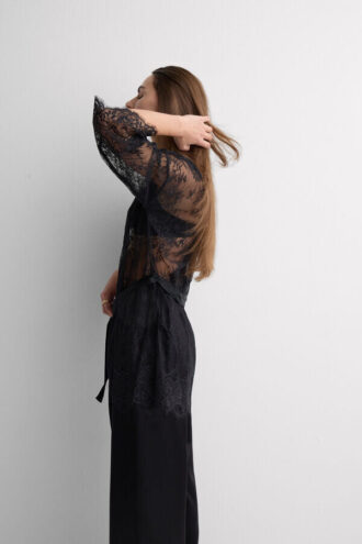 Halat din dantelă Elegance Embodied