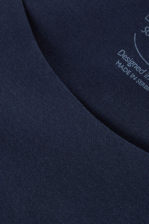 Maiou din bumbac cu gât rotund și margini nefinisate Maiou din bumbac cu gât rotund și margini nefinisate