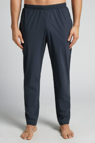 Pantaloni care nu necesită călcare