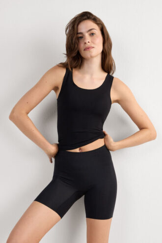 Pantaloni scurți din bumbac fără cusături, cu margini nefinisate Pantaloni scurți din bumbac fără cusături, cu margini nefinisate