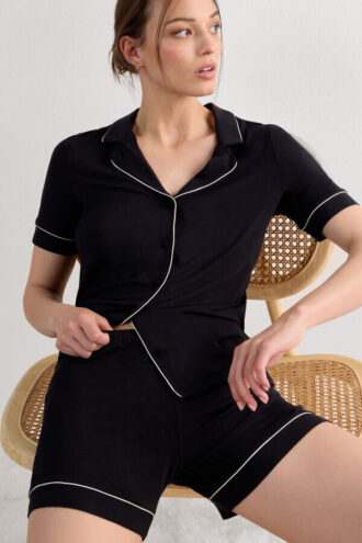 Pantaloni scurți din modal cu bordură contrastantă