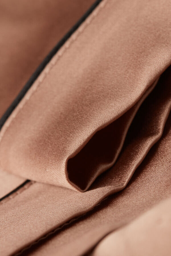 Pantaloni scurți din mătase cu bordură Pantaloni scurți din mătase cu bordură