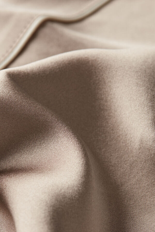 Pantaloni scurți din mătase cu bordură Pantaloni scurți din mătase cu bordură