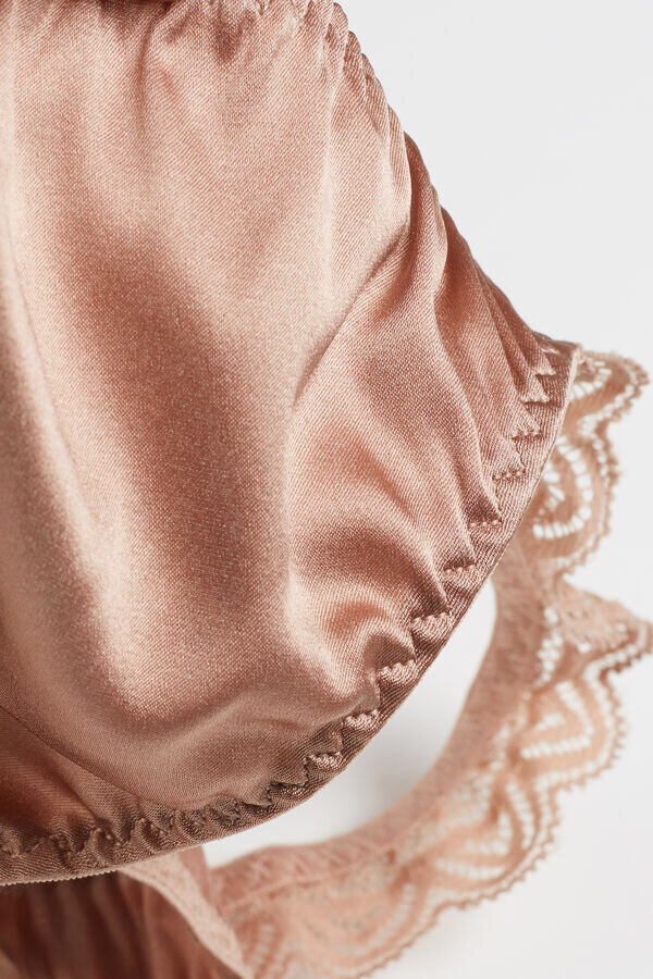 Tanga din mătase și dantelă Tanga din mătase și dantelă