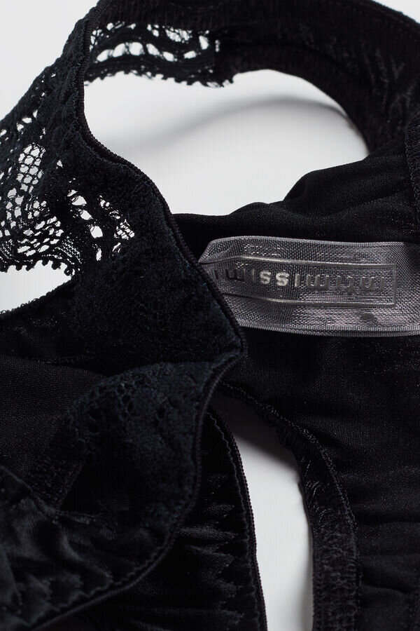 Tanga din mătase și dantelă Tanga din mătase și dantelă