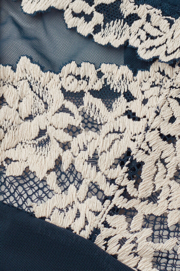 Tanga din tul cu flori drăguțe Tanga din tul cu flori drăguțe