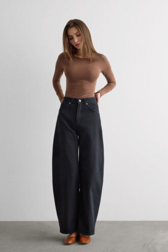 Top din bumbac ultraleger cu gât barcă