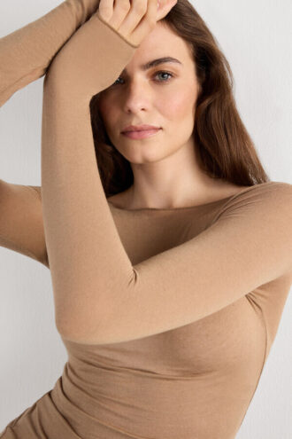 Top ultraleger din cașmir modal cu gât în formă de barcă